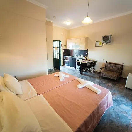 Christina Studios And Apartments *