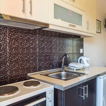 Christina Studios And Apartments 아파트호텔